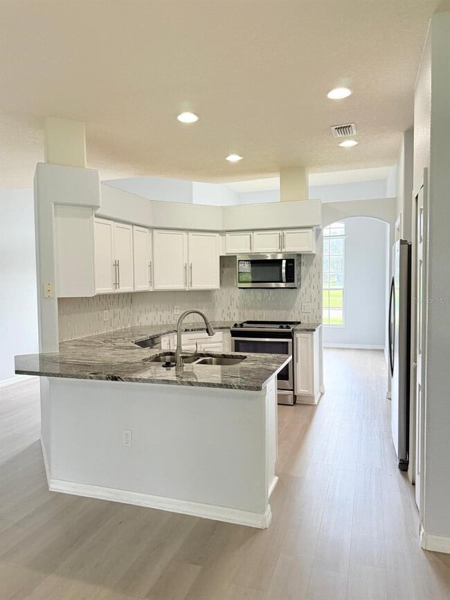 Building Photo - 1905 Fairway Loop