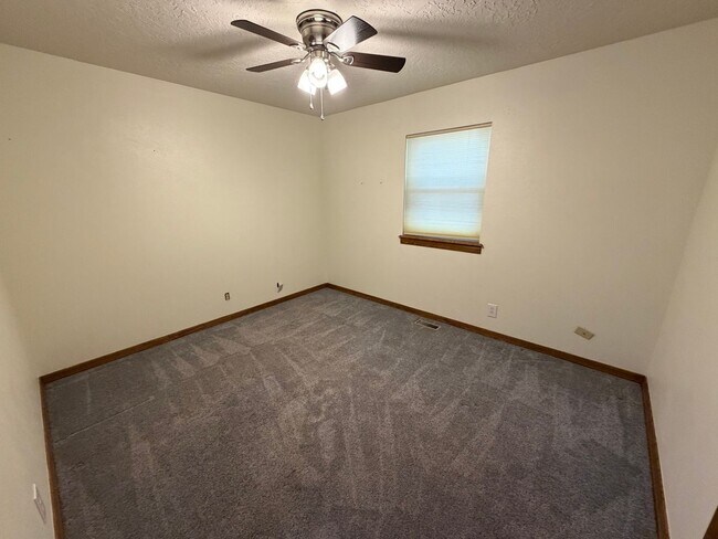 Building Photo - 2517 Chateau Dr