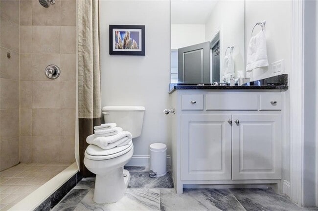 Building Photo - 470 Hamilton St SE