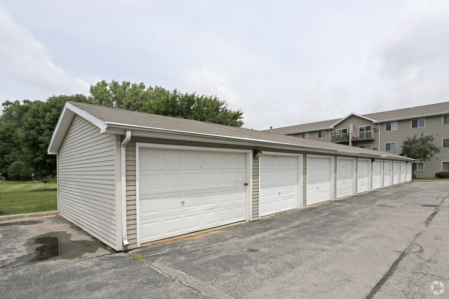 Garage Parking - Fox Valley Meadows
