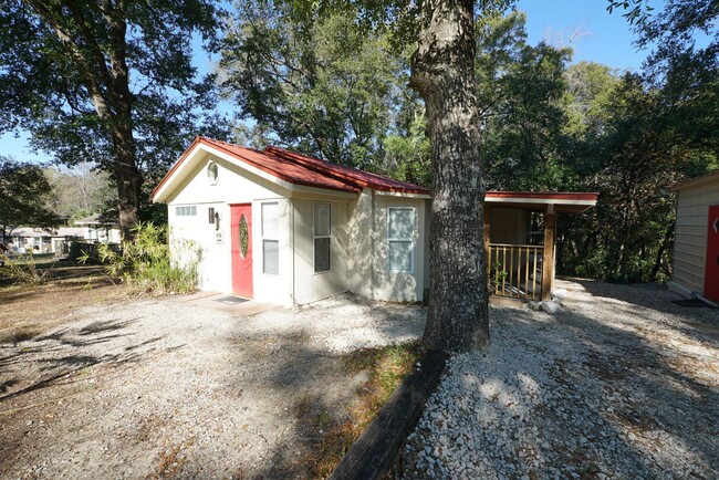 Building Photo - Cute 2 Bedroom Home in the Heart of Niceville