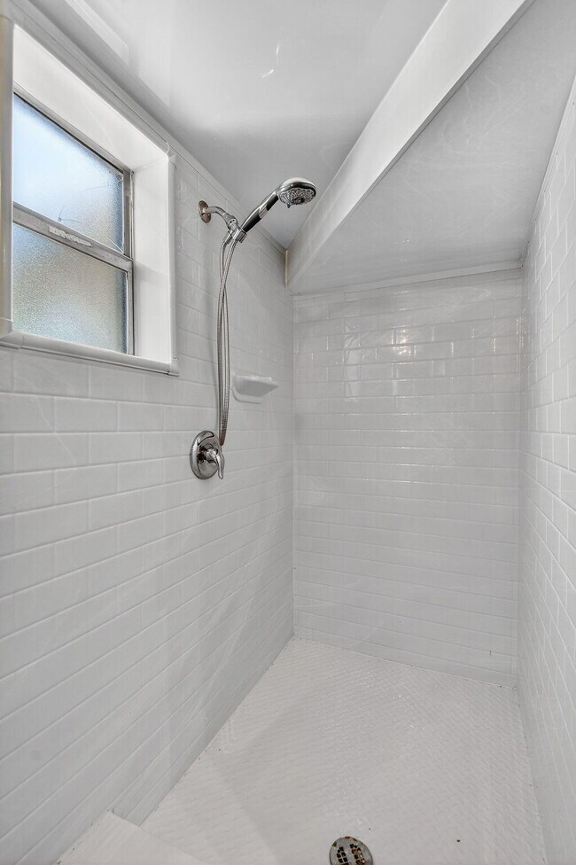 Building Photo - 322 Cornell Dr
