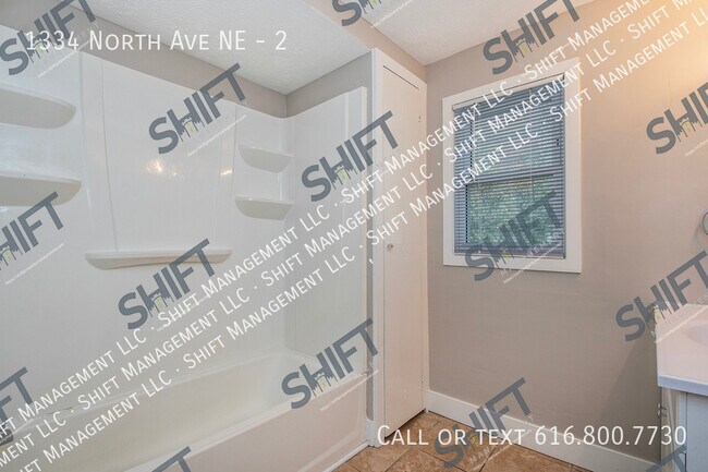 Building Photo - 1334 North Ave NE
