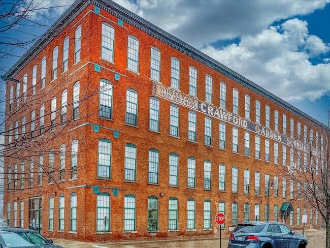 Building Photo - 589 Atwells Ave