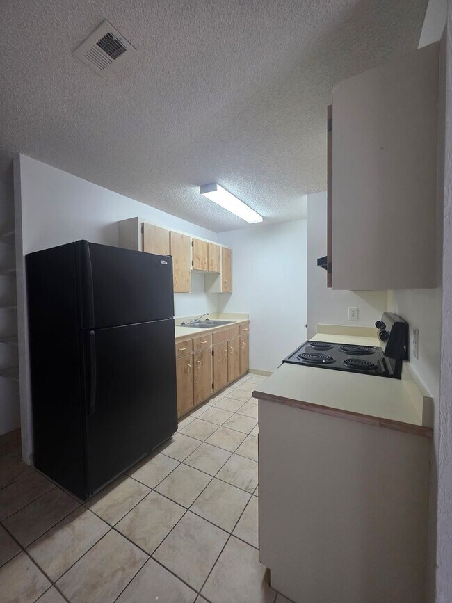 Building Photo - 1 Bedroom 1 Bath ** LIMITED TIME SPECIAL **