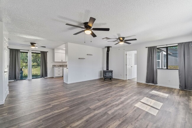 Building Photo - 31331 Auberry Rd