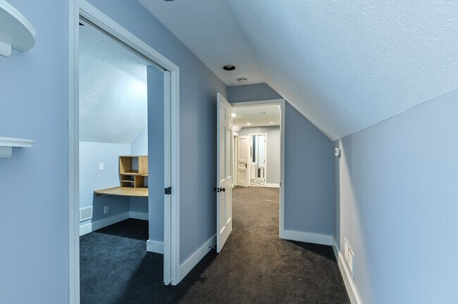 Building Photo - 511 Cannons Ln