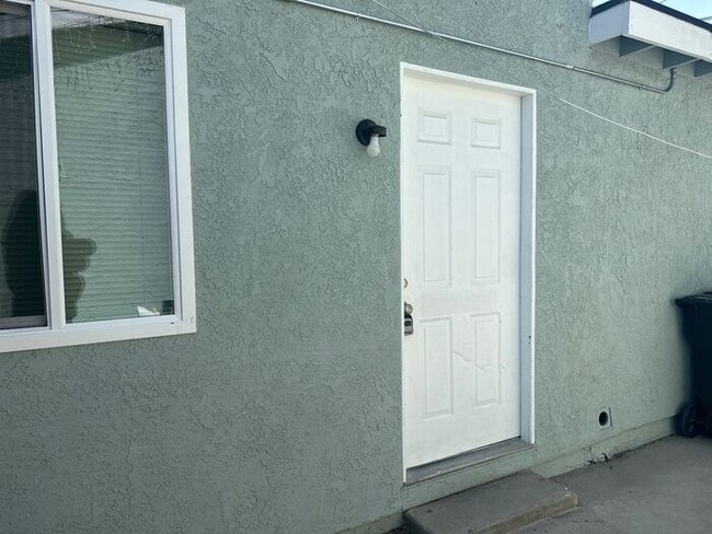 Building Photo - Situated in the Community of Newhall