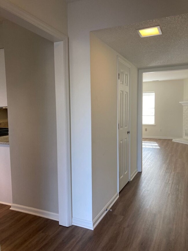Building Photo - South Charlotte Townhome for Immediate Move in! *50% off the first month with a 12 month lease*