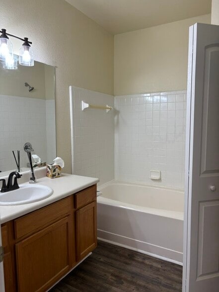 Building Photo - 447 W Longleaf Dr
