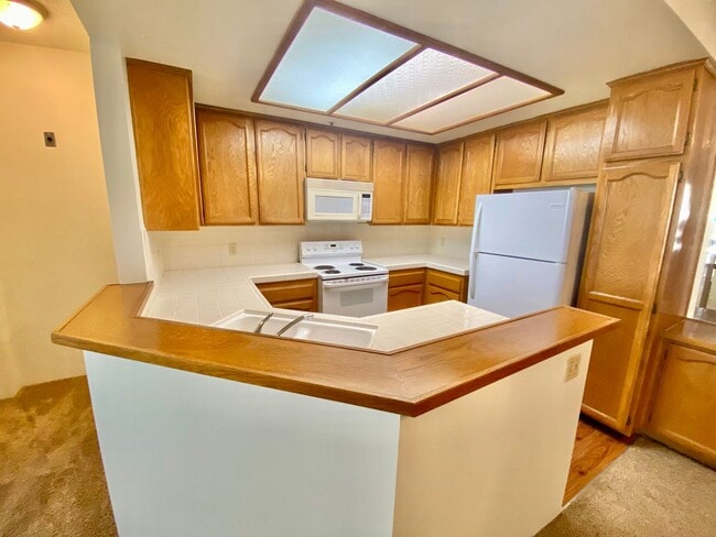 Building Photo - Georgous 2 Bd/2Ba Condo in the Heart of Mi...
