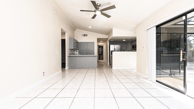 Building Photo - 4 Baywood Dr