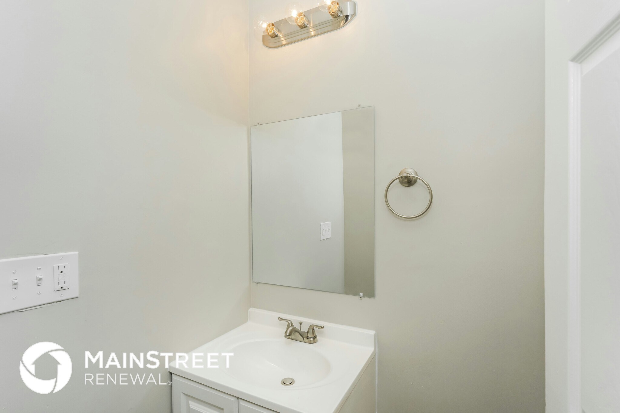 Building Photo - 1812 W Gaulbert Ave