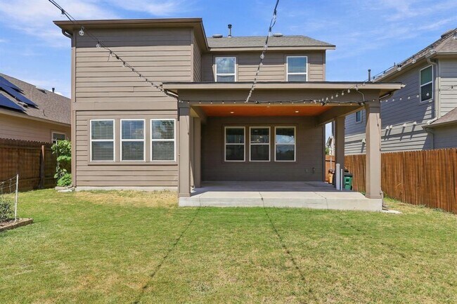 Building Photo - 609 Falkland Trace