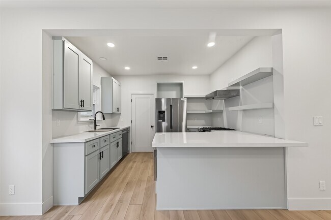 Building Photo - 4413 Roseland St