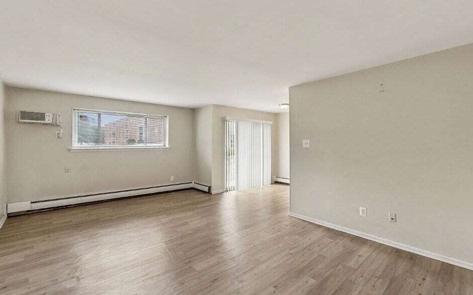 Building Photo - 21 Park Dr
