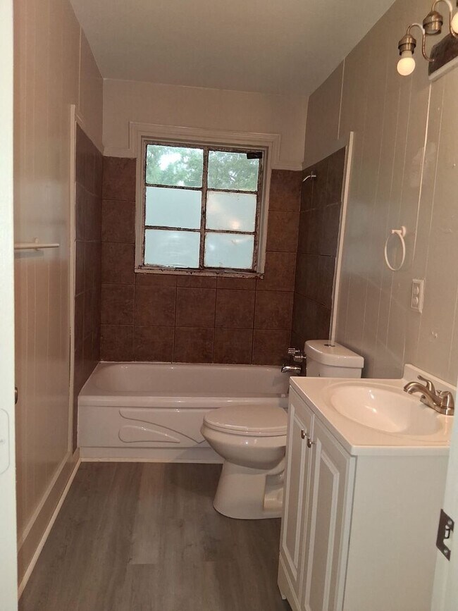 Building Photo - Nice 3 Bed 2 Bath South Jackson Rental on Oak Forest Dr