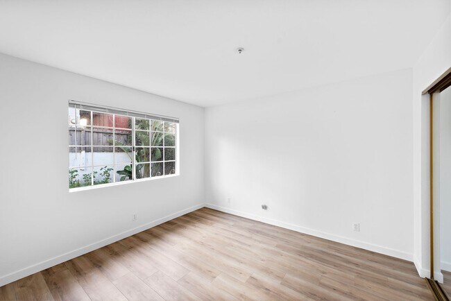 Building Photo - 211 Avenida Miramar