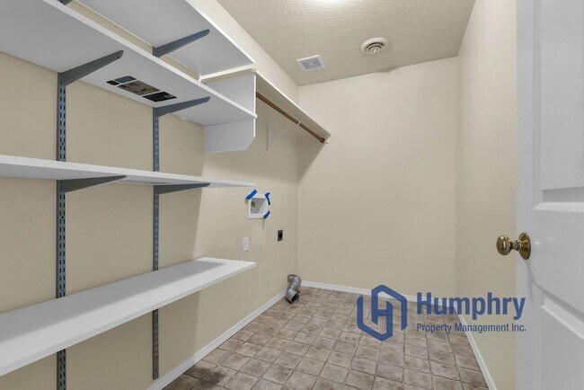 Building Photo - 3956 E Granger Dr