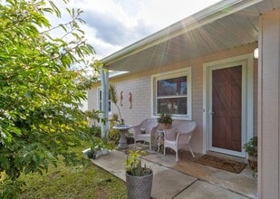 Building Photo - 144 Ellison Ave