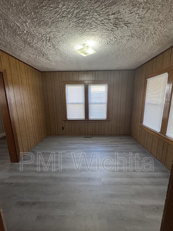 Building Photo - 1921 S Everett St