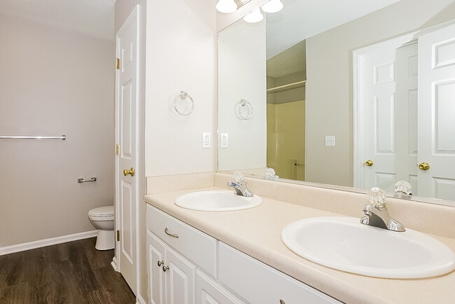 Building Photo - 557 Stirling Bridge Rd