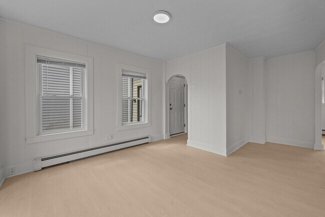 Building Photo - 6 Coffin Ave Ct