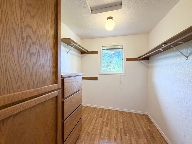 Building Photo - 3695 Sqft. Redondo home near Puget Sound!