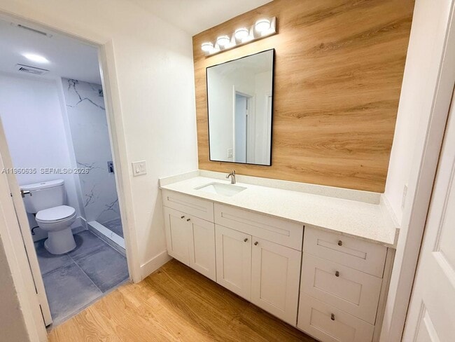 Building Photo - 440 Lakeview Dr