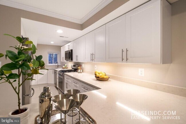 Building Photo - 1441 Clifton St NW