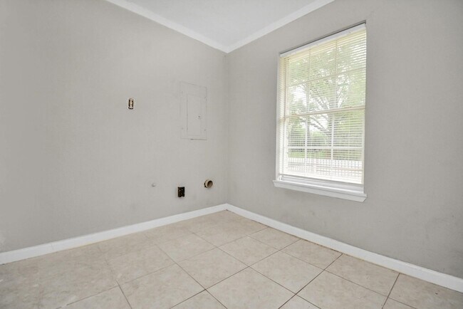 Building Photo - 8622 Elbert St