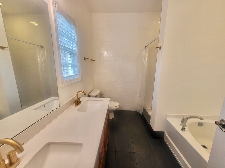 Building Photo - 9817 Longstone Ln