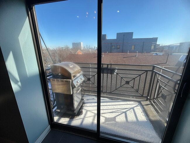 Building Photo - 2120 W Washington Blvd