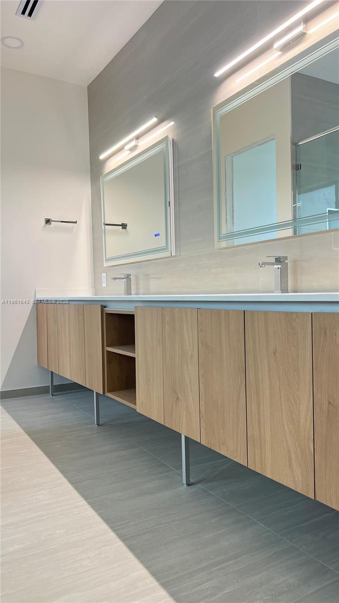 Building Photo - 1700 NE 18th St