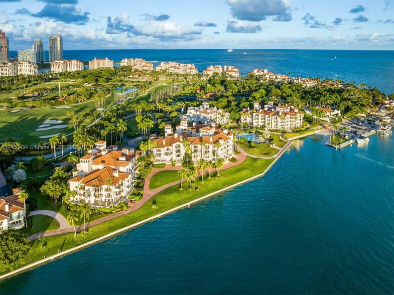 Building Photo - 2514 Fisher Island Dr