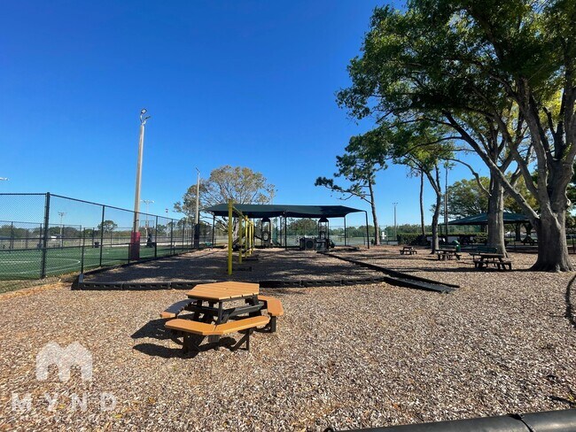 Building Photo - 12843 Longcrest Dr