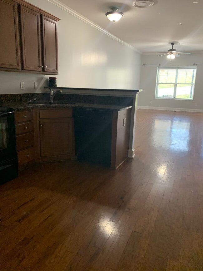 Building Photo - Lovely Eastside Townhome Condo Near Vet School- 3BR/3BATH!