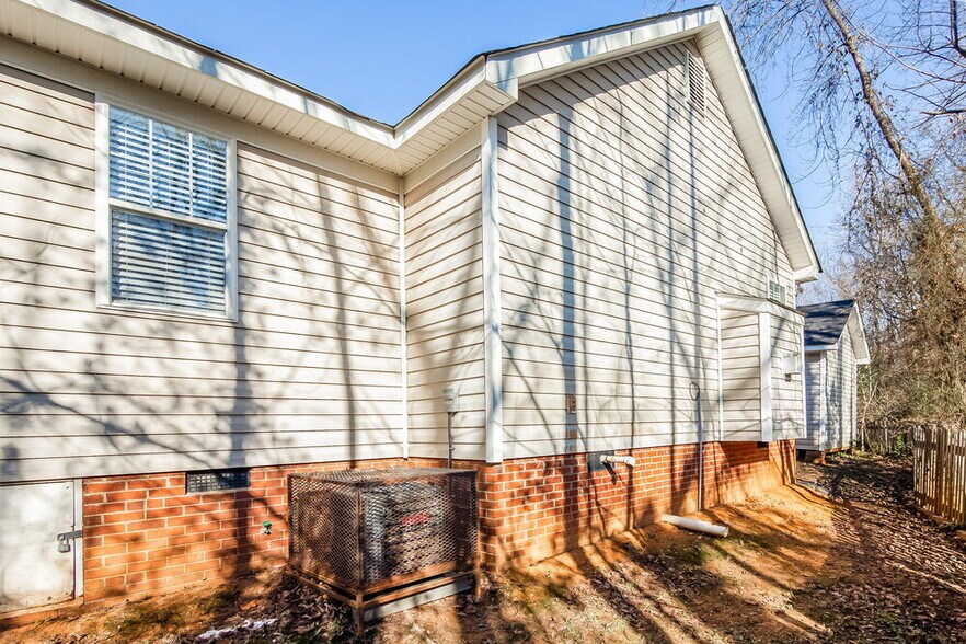 Building Photo - 3836 Bullard St