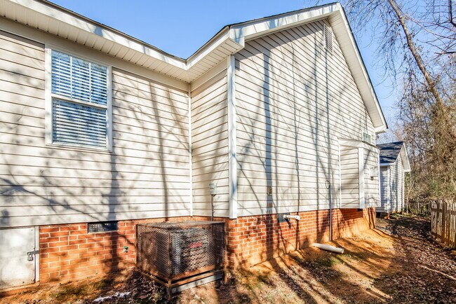 Building Photo - 3836 Bullard St