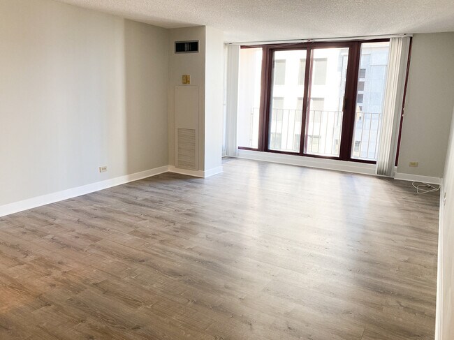Building Photo - 200 N Dearborn St