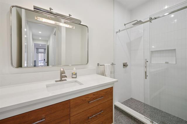 Building Photo - 8635 San Leandro Dr