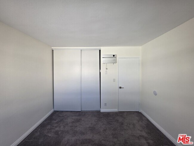 Building Photo - 517 N Francisca Ave