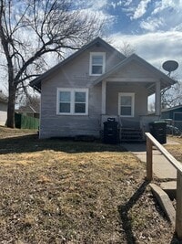 Building Photo - 3 Bedroom/ 1 Bathroom $1050