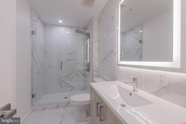 Building Photo - 1201 Vine St