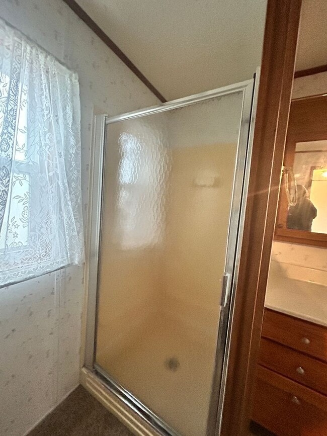 Building Photo - 3 Bed / 2 Bath  on One Acre – Garage Included