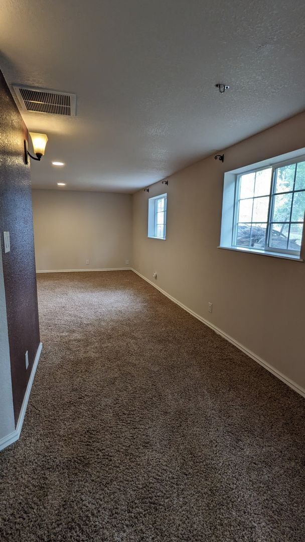 Building Photo - BEAUTIFUL 5 BED/3 BATH RANCHER WITH FINISH...