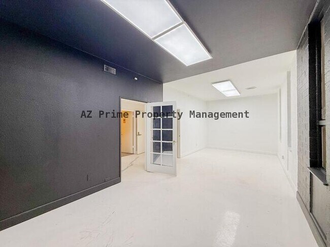 Building Photo - 1029 N Central Ave