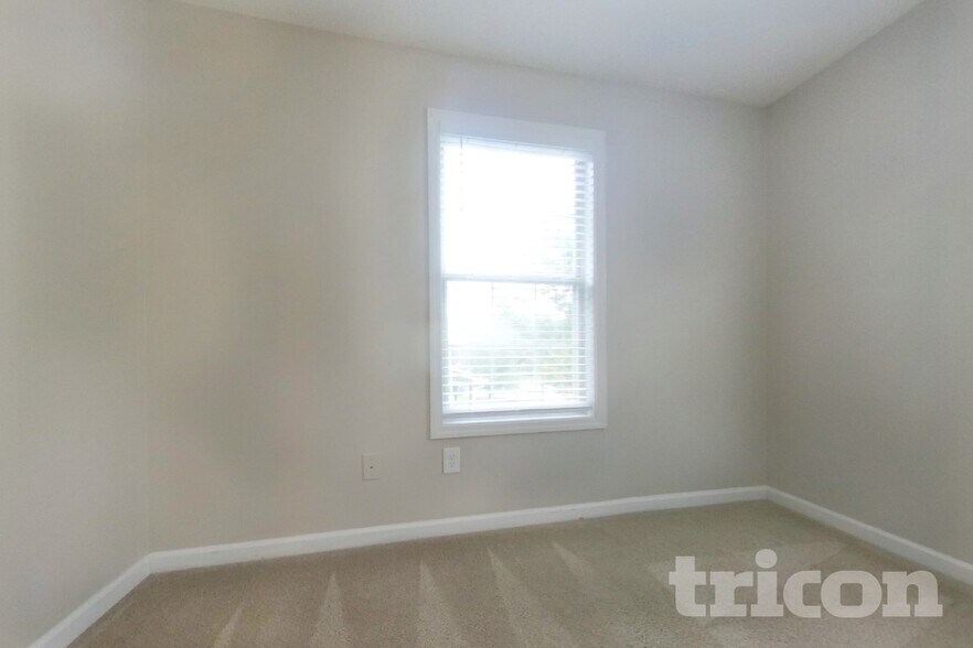 Building Photo - 113 Ivy Brook Dr