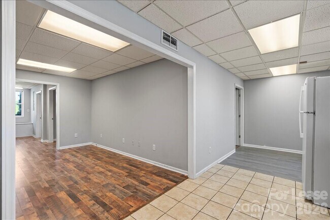 Building Photo - 300 E Gold St