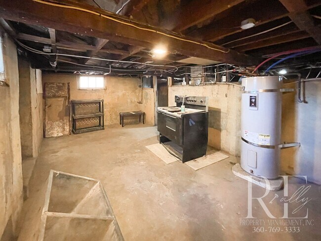 Building Photo - 3BR Bremerton Home with Vintage Charm & Mo...
